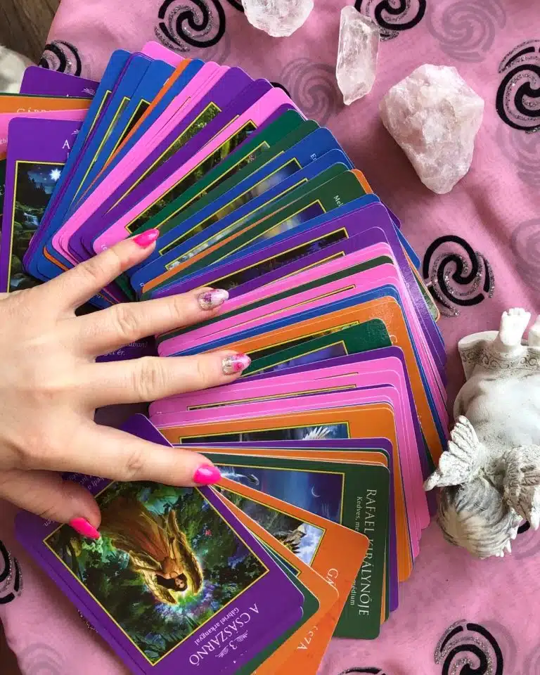 Baksai Julianna mesterjósnő - jóslás, párkapcsolati harmonizáció, kártyajóslás, rontáslevétel